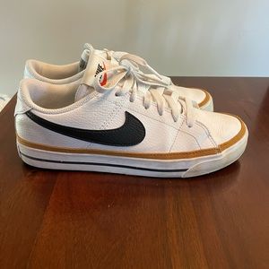 Nike Court Legacy